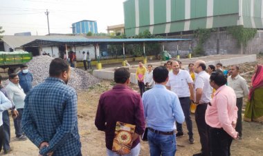 नगर पालिका निगम क्षेत्र अंतर्गत बिरगांव मे निर्माण कार्यों का कलेक्टर ने किया निरीक्षण