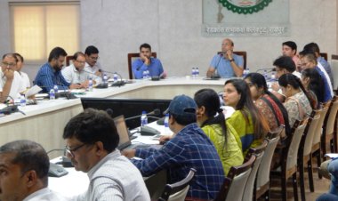 कलेक्टर ने समय-सीमा की साप्ताहिक बैठक में की विभागीय योजनाओं के क्रियान्वयन की समीक्षा