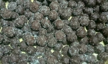 रागी भी अपनी, लड्डू भी अपने फ़ायदा सबका