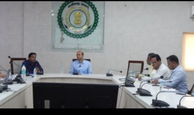 कलेक्टर एवं जिला निर्वाचन अधिकारी ने ली राजनैतिक दलों के प्रतिनिधियों की बैठक