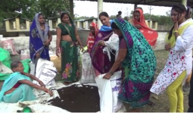 जैविक खाद बेचकर समूह महिलाओं ने की लाखों की आमदनी