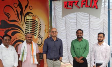 जिले के अनूठे यूट्यूबर गांव तुलसी नेवरा में आज यूट्यूबर युवाओं के समूह में खुशी की लहर दौड़ उठी