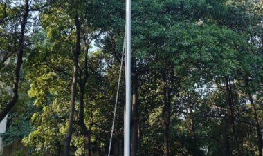 कलेक्टर डॉ गौरव सिंह ने कलेक्टोरेट में किया ध्वजारोहण