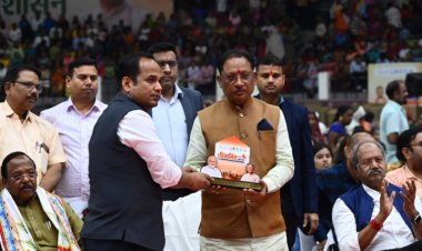 प्रधानमंत्री श्री मोदी को वर्चुवली सुना, मंत्रीगण, विधायक और लाभान्वित हितग्राही हुए शामिल