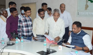 कलेक्टर डाॅ गौरव सिंह ने लगाया जनचौपाल   प्राप्त हुए कुल 108 आवेदन