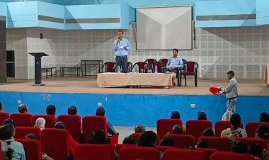 रायपुर पश्चिम विधानसभा के सहायक रिटर्निग अधिकारी श्री ठाकुर ने ली बैठक