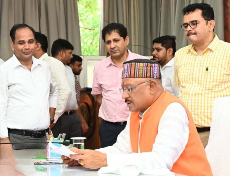 मुख्यमंत्री ने दिए थे कलेक्टर डॉ गौरव सिंह को निर्देश   धान संग्रहण केंद्र के कर्मियों में खुशी की लहर