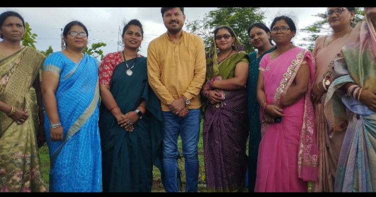 विधायक श्री अनुज शर्मा मुख्य आथित्य में मनाया गया टेकारी हाई स्कूल में मनाया गया प्रवेशोत्सव