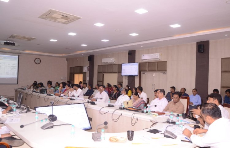 जिले में डेंगू के संक्रमण को रोकने स्वास्थ्य अमला मैदान में उतरेगा और डेंगू संक्रमित स्थानों