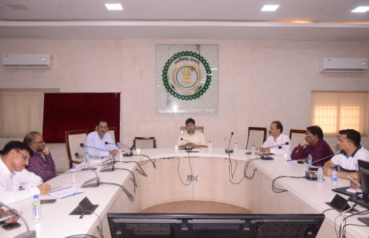 रायपुर में वृहद रोजगार मेला का होगा आयोजन   विभिन्न सेक्टरों में हजारों को दिए जाएंगे रोजगार   आवेदकों को गूगल फाॅर्म में किया जाएगा पंजीयन  