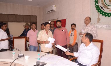 कलेक्टर डाॅ. गौरव सिंह ने साप्ताहिक जनदर्शन में सुनी आम नागरिकों की समस्याएं