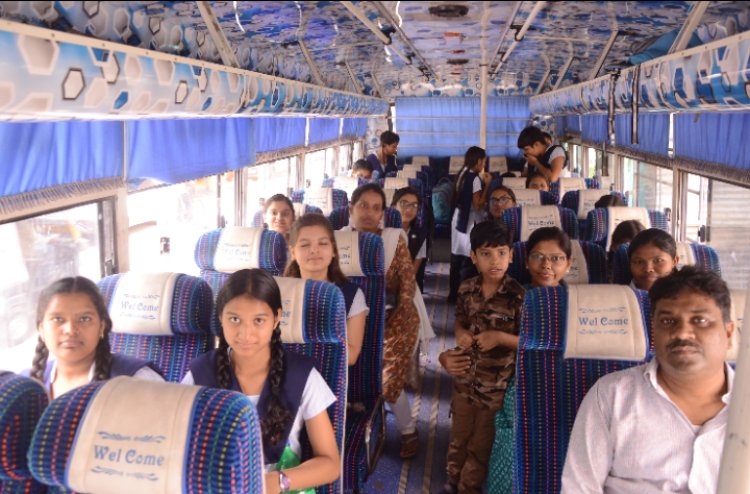 कलेक्टर डाॅ. गौरव सिंह से मिले रायगढ़ के जवाहर नवोदय विद्यालय के छात्राओं से   कलेक्टर ने छात्राओं को प्रतियोगी परीक्षा की तैयारी के लिए किया प्रेरित