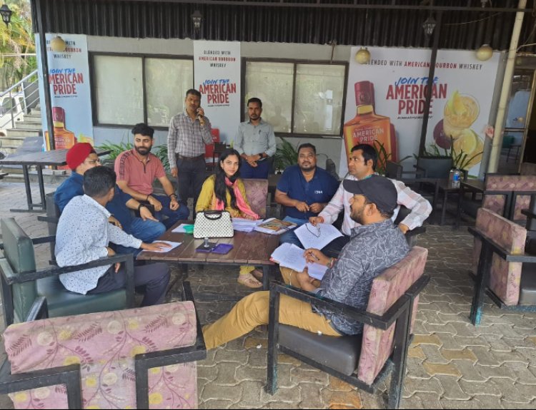 कलेक्टर डॉ. गौरव सिंह के निर्देश पर होटल व ढाबे में कार्रवाई