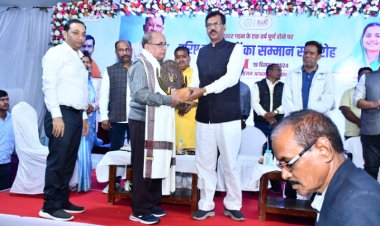 वरिष्ठ नागरिकों का किया गया सम्मान