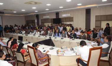 मुख्यमंत्री श्री विष्णुदेव साय के निर्देशों पर त्वरित अमल   अधिकारियों एवं कर्मचारियों को हेलमेट एवं कार सवार को शीटबेल्ट लगाना अनिवार्य