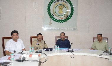 कलेक्टर ने ली समय सीमा की बैठक, दिए खुले गढ्ढों को भरने के निर्देश