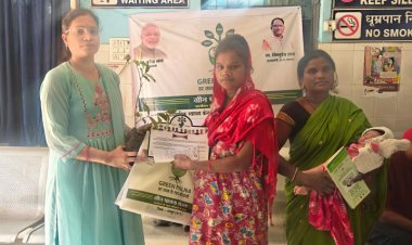 नए बच्चों के जन्म पर 13 माताओं को दिए गए 65 फलदार पौधे