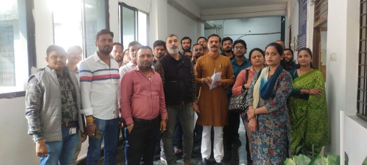 बिलासपुर प्रेस क्लब के नये सदस्यों ने अपनी सदस्यता को वैध बताया और वोटिंग का अधिकार मांगा।  प्रेस क्लब बिलासपुर के