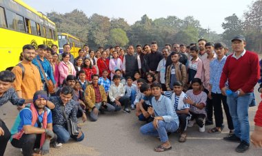 राज्य स्तरीय युवा महोत्सव 2025-26 हेतु रायपुर जिले के युवा कलाकारों का दल रवाना