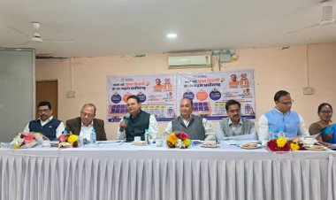 पीएम सूर्य घर योजना का लाभ जन-जन तक पहुंचाएं  योजना में सोलर वेंडर द्वारा कोताही बर्दाश्त नहीं - डायरेक्टर श्री आरए पाठक