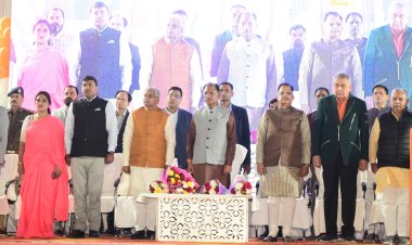 वंदे मातरम गीत के 150 वीं वर्षगांठ पर आयोजित कार्यक्रम में शामिल हुए मुख्यमंत्री श्री विष्णु देव साय 