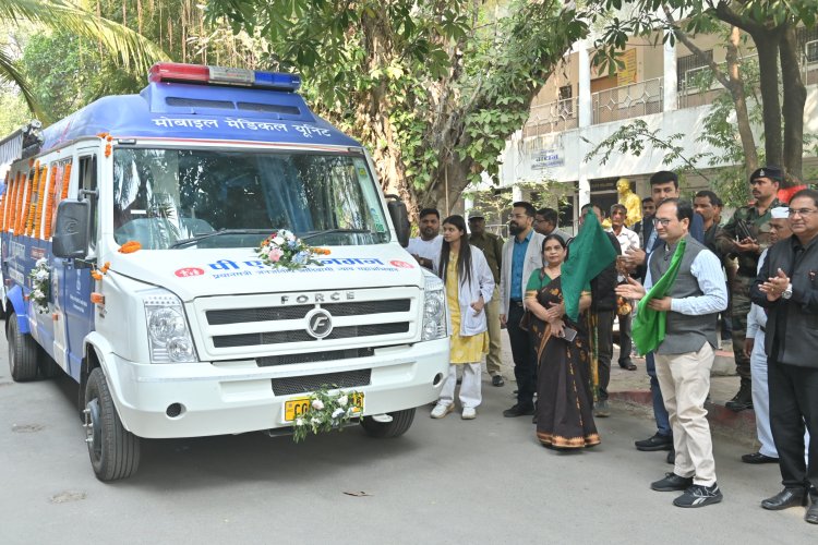 पीएम जनमन योजना के तहत बिलासपुर जिले को मिली 3 मोबाइल मेडिकल यूनिट  कलेक्टर ने हरी झंडी दिखाकर किया रवाना
