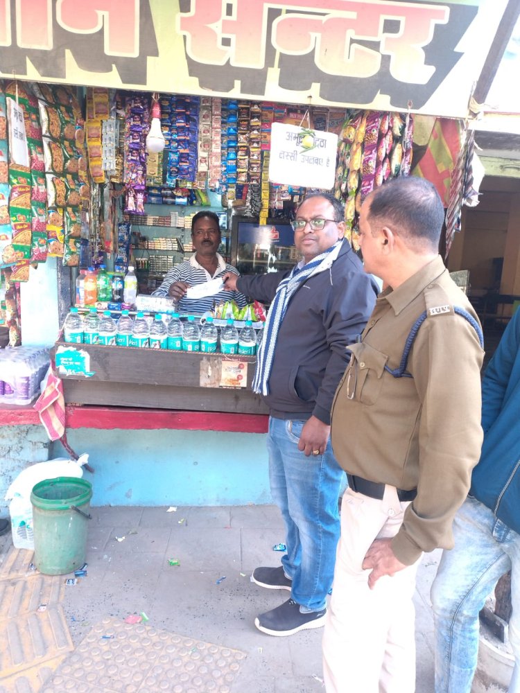 सार्वजनिक स्थलों पर ध्रूमपान करने वालों पर किया गया जुर्माना