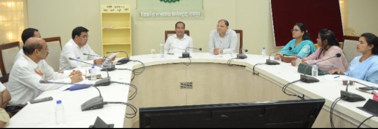 कलेक्टर ने ली एलपीजी डीलर्स की बैठक   जिले में एलपीजी गैस की आपूर्ति में न हो दिक्कत, कालाबाजारी करने पर होगी कार्रवाई: कलेक्टर डॉ. गौरव सिंह